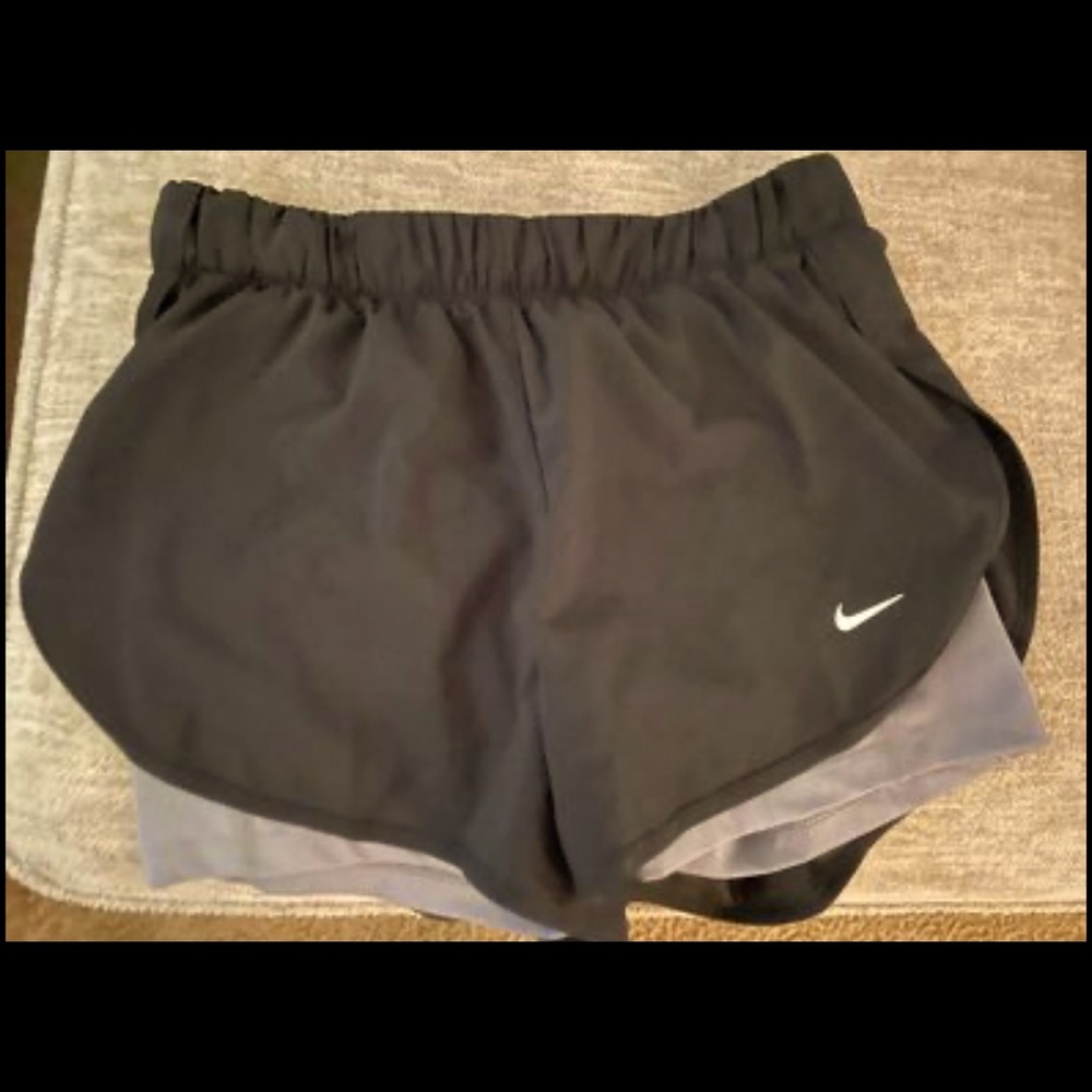 Women’s Nike elastic drawstring Shorts with liner and inside pocket